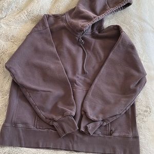 Aritzia Boyfriend hoodie size 2 looks new